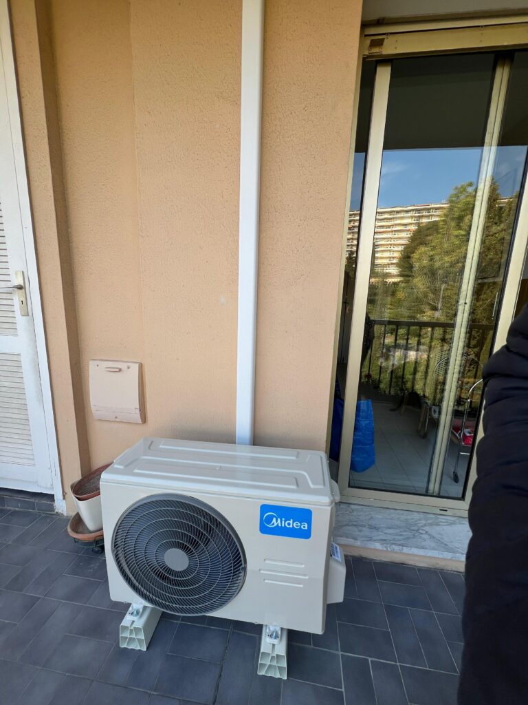 pose base exterieur Master climatisation